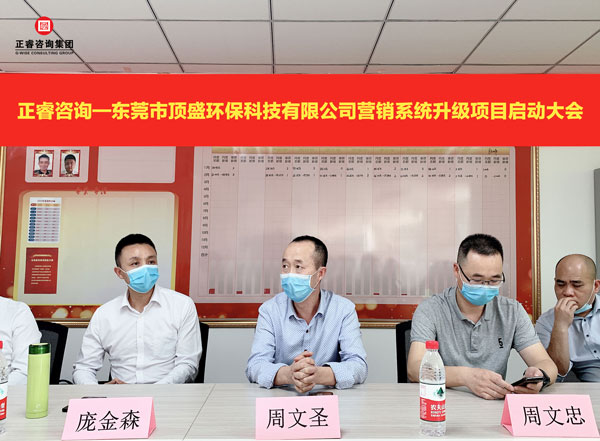 總經(jīng)理周文圣（左）、副總經(jīng)理周文忠（右）