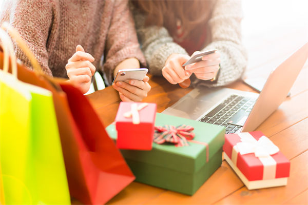 品牌戰(zhàn)略管理中，如何有效應(yīng)對(duì)市場(chǎng)變化與消費(fèi)者需求？