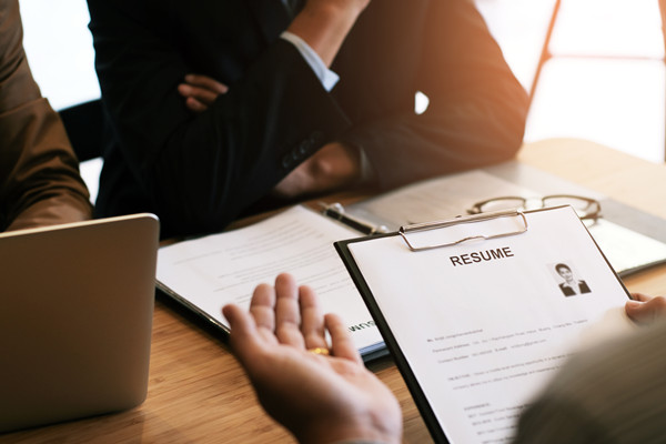 人才流失嚴重，人力資源管理如何構(gòu)建穩(wěn)固人才防線？