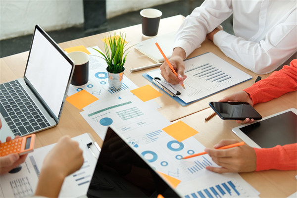 薪酬體系混亂員工怨聲載道，薪酬咨詢?nèi)绾螕軄y反正？