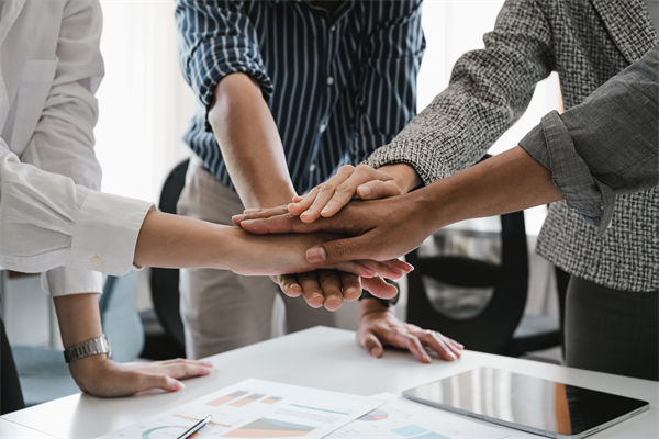 跨境營銷中，如何克服文化差異，實(shí)現(xiàn)全球化傳播？