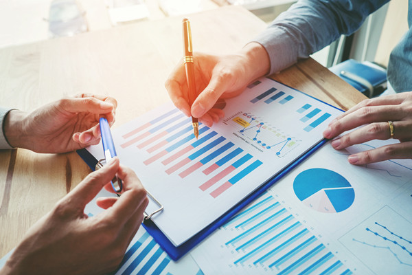 在制定績效目標時，嚴格與靈活，如何把握？