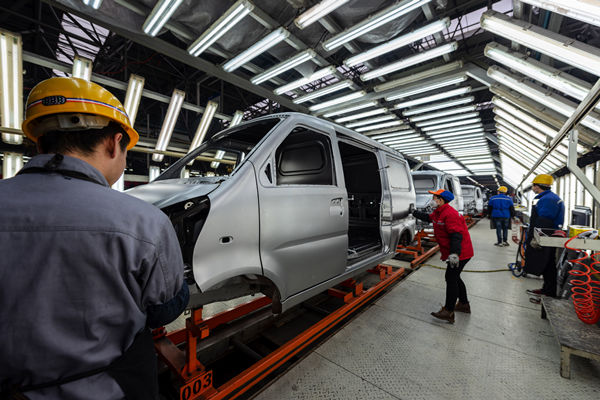 在精益生產(chǎn)過程中，如何有效識(shí)別并解決生產(chǎn)瓶頸問題？