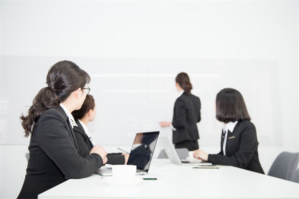 員工培訓無效、成長慢，人力資源管理怎樣定制高效方案？